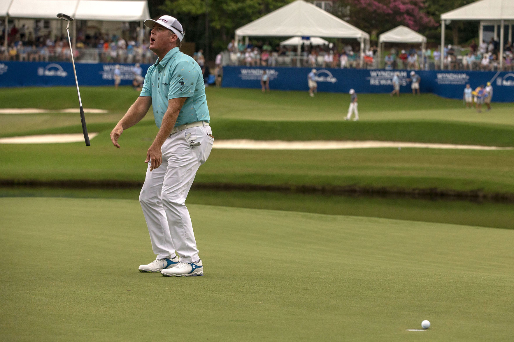 20180819g_spt_wyndham_fourth_points_tosses_putter